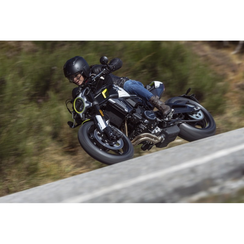 Мотоцикл дорожный CFMOTO 700CL-X Sport, белый