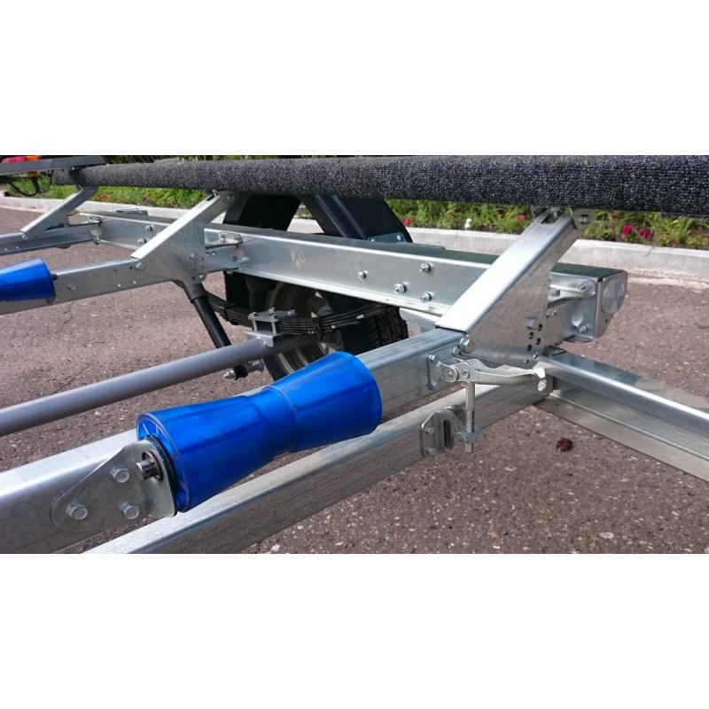 Прицеп лодочный одноосный ССТ 7132-15, ложементы, опорное колесо