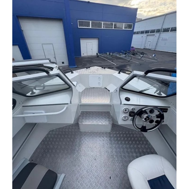 Лодка алюминиевая NorthSilver Pro 675 Jet в комплекте со стационарным мотором Mercury Optimax Sport Jet