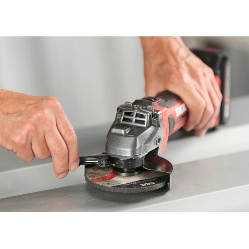 Шлифмашина угловая аккумуляторная Skil AG2907 (с двумя АКБ)